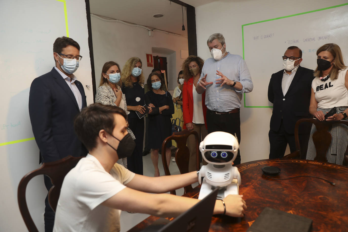 La empresa, instalada en La Pipa, y que ha recibido una ayuda de 500.000 euros de la SRP, plantea su expansión internacional desde el Principado, mediante una estrategia de crecimiento que implica una inversión de 2,3 millones y la creación de 18 puestos de trabajo en dos años.