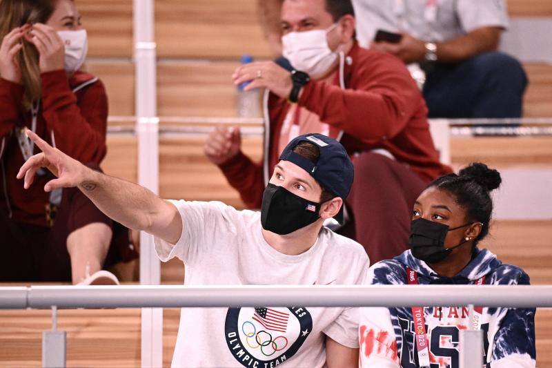 Hoy en Tokio Los Hispanos pasaron a los cuartos de final de balonmano tras ganar con mucho esfuerzo a Brasil. La buena noticia del tenis la trae Pablo Carreño, que ya está en cuartos. Sigue preocupando el estado de salud de la gimnasta estadounidense Simone Biles.