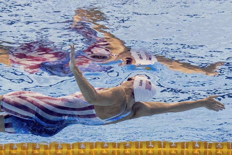 Hoy en Tokio los regatistas españoles Diego Botín y Iago López Marra se sitúan segundos empatados con los británicos, que son líderes. Nicolás García, con tan solo 19 años, se clasifica para la final de 200 metros espalda. La selección de baloncesto destroza a Argentina y se clasifica para cuartos. Y en dos sin timonel, dos sextos puestos en las categorías masculina y femenina.
