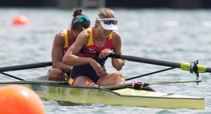 Hoy en Tokio los regatistas españoles Diego Botín y Iago López Marra se sitúan segundos empatados con los británicos, que son líderes. Nicolás García, con tan solo 19 años, se clasifica para la final de 200 metros espalda. La selección de baloncesto destroza a Argentina y se clasifica para cuartos. Y en dos sin timonel, dos sextos puestos en las categorías masculina y femenina.