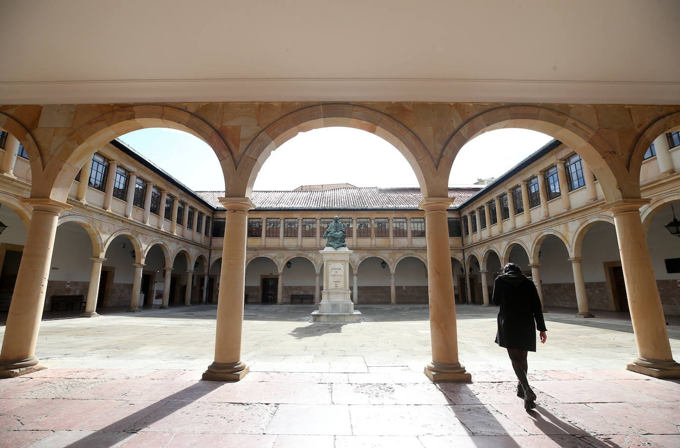 Edificio histórico de la Universidad de Oviedo.