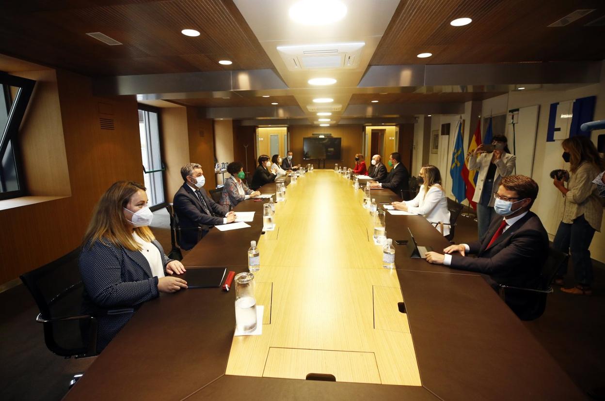 El consejo de gobierno de ayer, con la incorporación de Lydia Espina, decidió ayer pedir autorización al TSJA. 