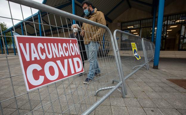 «En Asturias vamos a cumplir el objetivo de vacunación incluso antes», sostiene el consejero de Salud