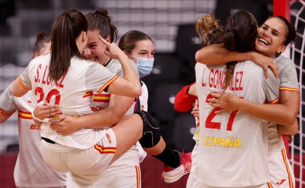 Las Guerreras, las deportistas del equipo de balonmano, una de las principales bazas españolas en los juegos.