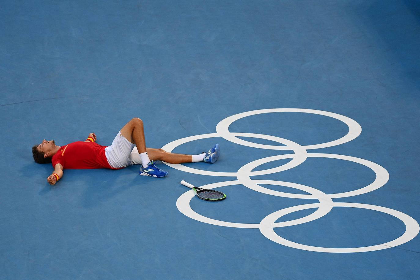 El tenista asturiano Pablo Carreño ha logrado una medalla de bronce en sus primeros Juegos Olímpicos. Se trata del primer gijonés en lograr una medalla olímpica en deporte individual desde Pedro Pidal. Carreño venció a Novak Djokovic, número uno del mundo, en un intenso partido de casi tres horas en el que desquició en muchos momentos al serbio