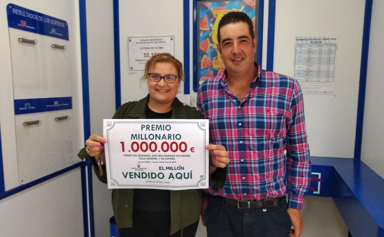 Elisa Hevia y Ángel Arenas, de la administración de La Calzada.