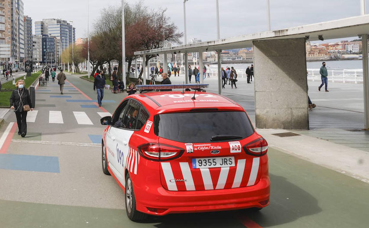Salen en estampida de una fiesta ilegal para evitar ser detenidos en Gijón