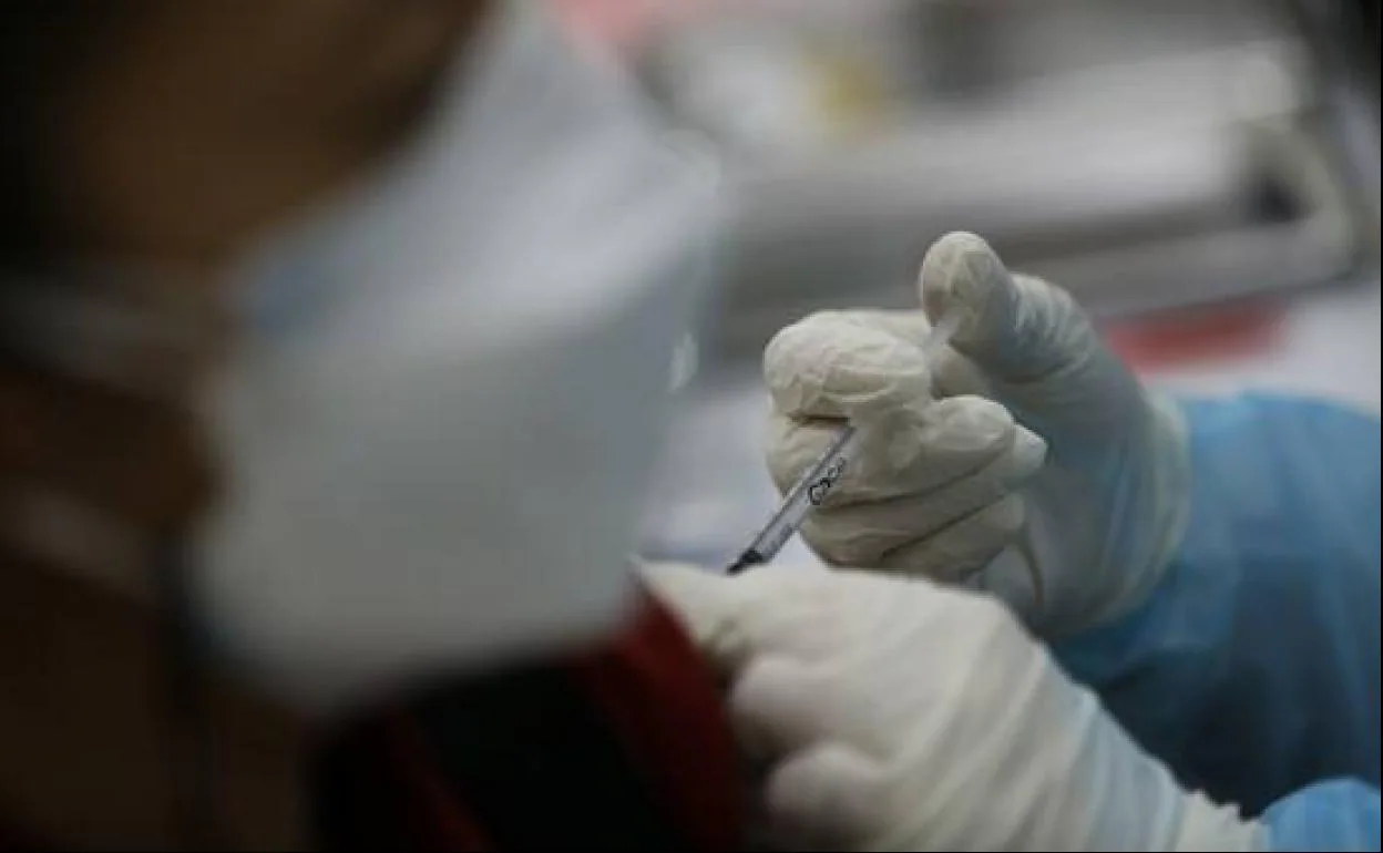 Numerosos estudios investigan sobre la resistencia de la variante andina a las vacunas.