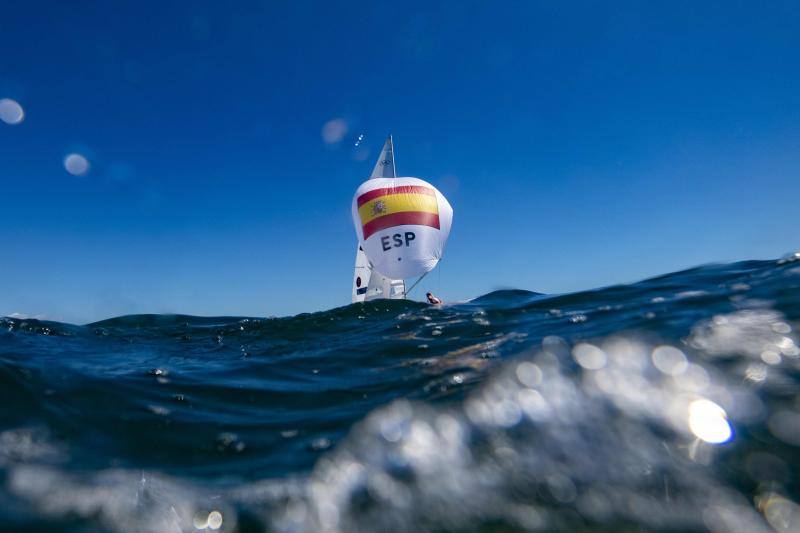 La selección femenina de baloncesto cae en cuartos ante Francia y se queda sin opción a medalla. Jordi Xammar y Nico Rodríguez consiguen el bronce en vela, «una medalla que sabe a oro», dicen.