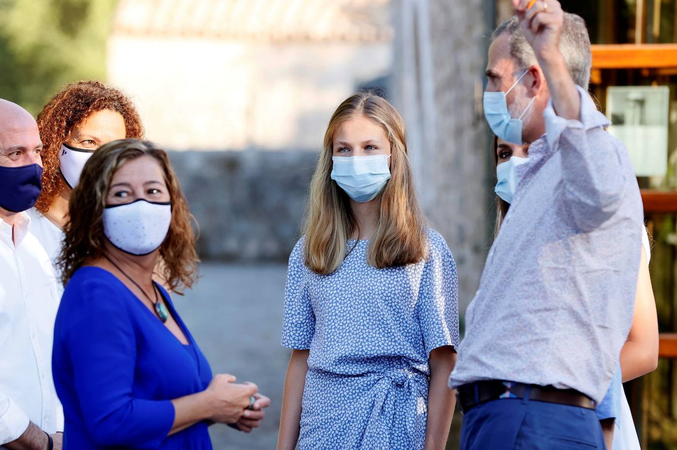 Enclavado en el corazón de la escarpada sierra de Tramuntana, a Lluc lo separan 53 kilómetros de Palma y decenas de zigzags, algunos más retorcidos que la mente de un psicópata. «Se me habían olvidado las curvas», comentó con humor don Felipe a las autoridades baleares al salir de su vehículo