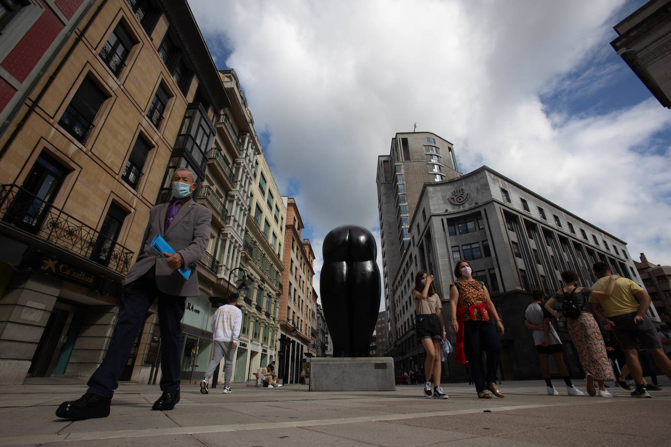 Oviedo. El 'Culis monumentalibus' de Úrculo acapara miradas y fotografías en el centro de la ciudad. pablo lorenzana