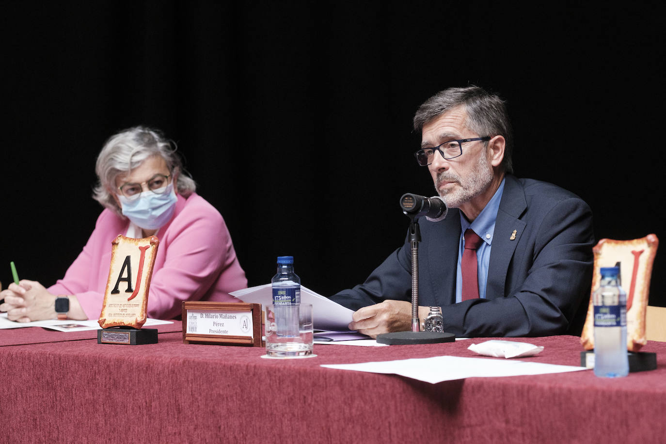 La Asociación de Antiguos Alumnos y Amigos del Real Instituto de Jovellanos ha otorgado el premio Campanil 2021 a la Sociedad Internacional de Bioética, que preside Marcelo Palacios. El premio Antiguo Alumno Distinguido ha sido para el arquitecto Vicente Díez Faixat. El acto ha tenido lugar en el Antiguo Instituto junto a los galardonados de la edición pasada, que no se pudo celebrar. Los premiados de 2020 fueron el teniente general Laurentino Ceña Coro y el Grupo Eleuterio Quintanilla.