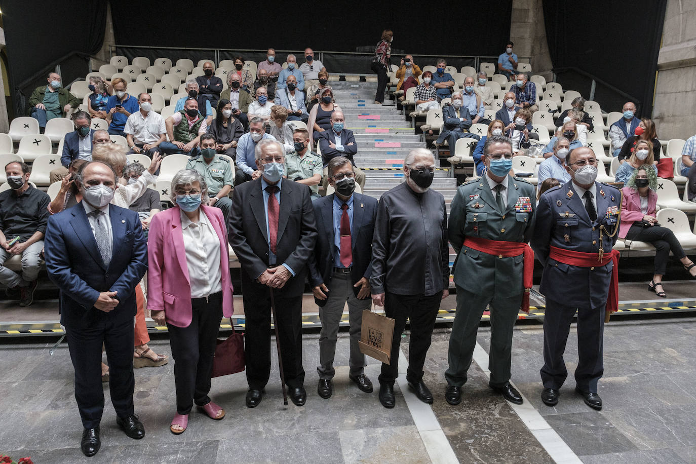 La Asociación de Antiguos Alumnos y Amigos del Real Instituto de Jovellanos ha otorgado el premio Campanil 2021 a la Sociedad Internacional de Bioética, que preside Marcelo Palacios. El premio Antiguo Alumno Distinguido ha sido para el arquitecto Vicente Díez Faixat. El acto ha tenido lugar en el Antiguo Instituto junto a los galardonados de la edición pasada, que no se pudo celebrar. Los premiados de 2020 fueron el teniente general Laurentino Ceña Coro y el Grupo Eleuterio Quintanilla.