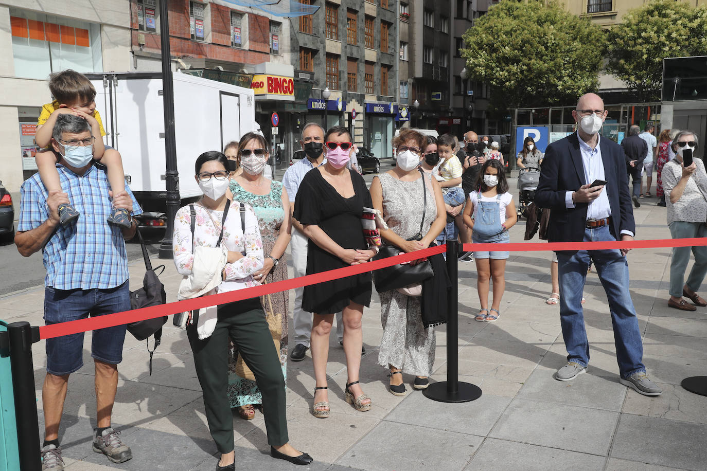 Como cada año, Gijón celebra la tradicional ofrenda floral a Gaspar Melchor de Jovellanos ante su estatua de la plaza del Seis de Agosto, que cumple 130 años.