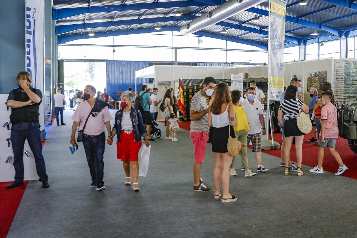 El pasillo de los pabellones tiene un ancho de ocho metros, algo que ha encantado a los asistentes. 