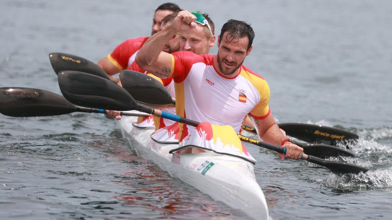 El K 4 español, con Craviotto al frente, muestra su satisfacción por el segundo puesto obtenido. 