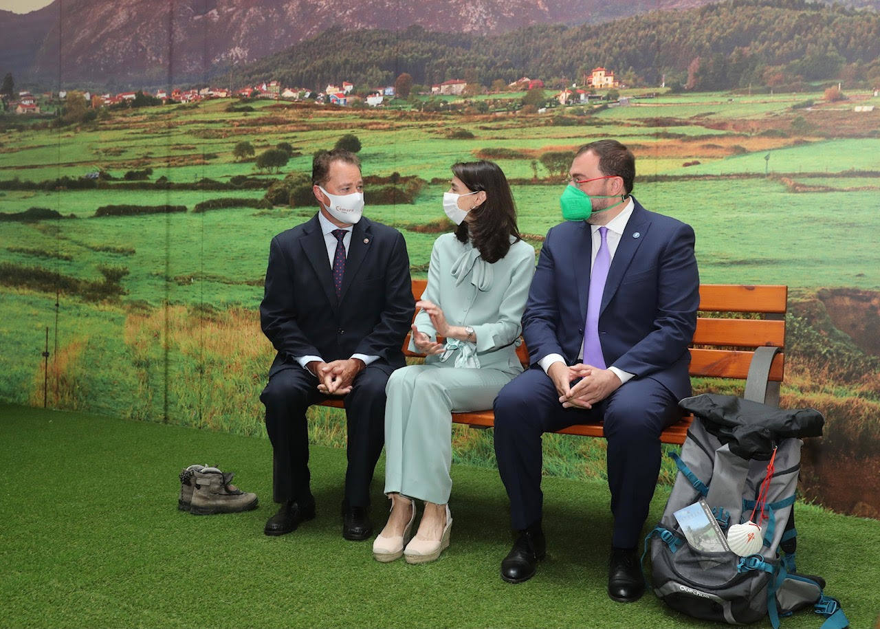 La ministra de Justicia, Pilar Llop, ha visitado el recinto de la Feria de Muestras de Asturias 2021 en su segunda jornada.