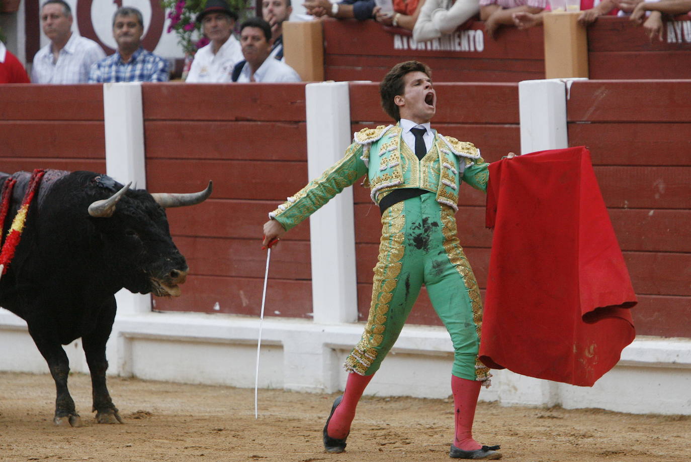 Desde Curro Romero hasta Jesulín, pasando por José Tomás, Espartaco y Jesulín. Un repaso por las imágenes más gloriosas de los toros de Gijón, uno de los mejores espectáculos del norte de España.