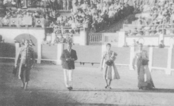 Desde Curro Romero hasta Jesulín, pasando por José Tomás, Espartaco y Jesulín. Un repaso por las imágenes más gloriosas de los toros de Gijón, uno de los mejores espectáculos del norte de España.