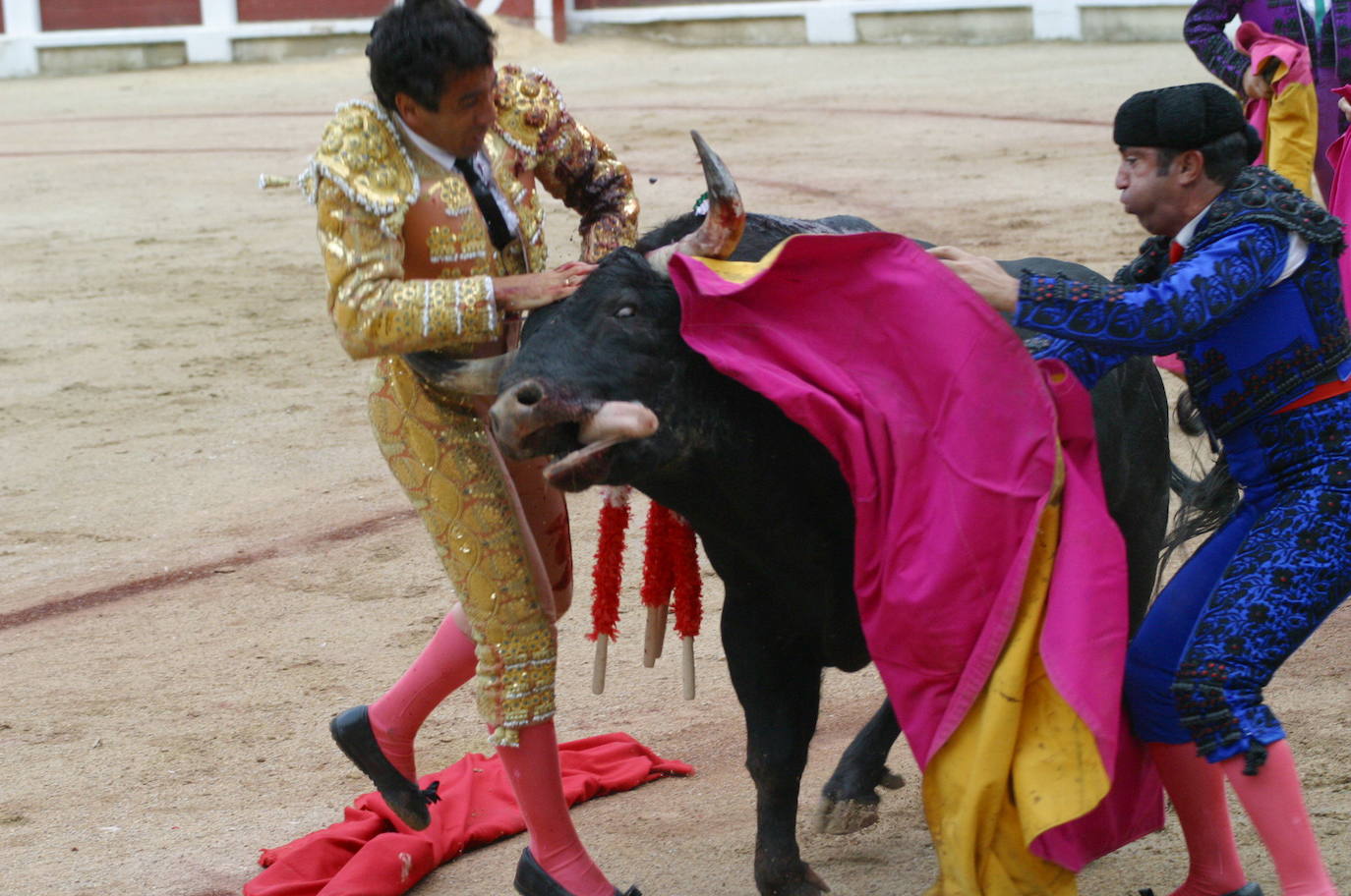 Desde Curro Romero hasta Jesulín, pasando por José Tomás, Espartaco y Jesulín. Un repaso por las imágenes más gloriosas de los toros de Gijón, uno de los mejores espectáculos del norte de España.