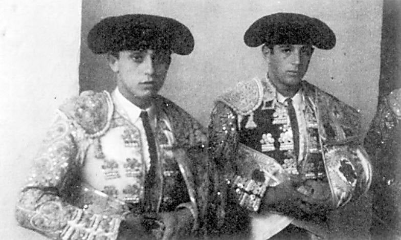 Desde Curro Romero hasta Jesulín, pasando por José Tomás, Espartaco y Jesulín. Un repaso por las imágenes más gloriosas de los toros de Gijón, uno de los mejores espectáculos del norte de España.