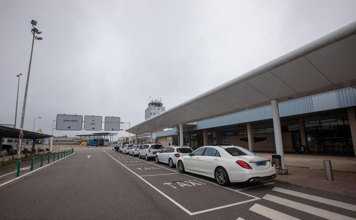 Terminal del aeropuerto de Asturias en una imagen de archivo. 