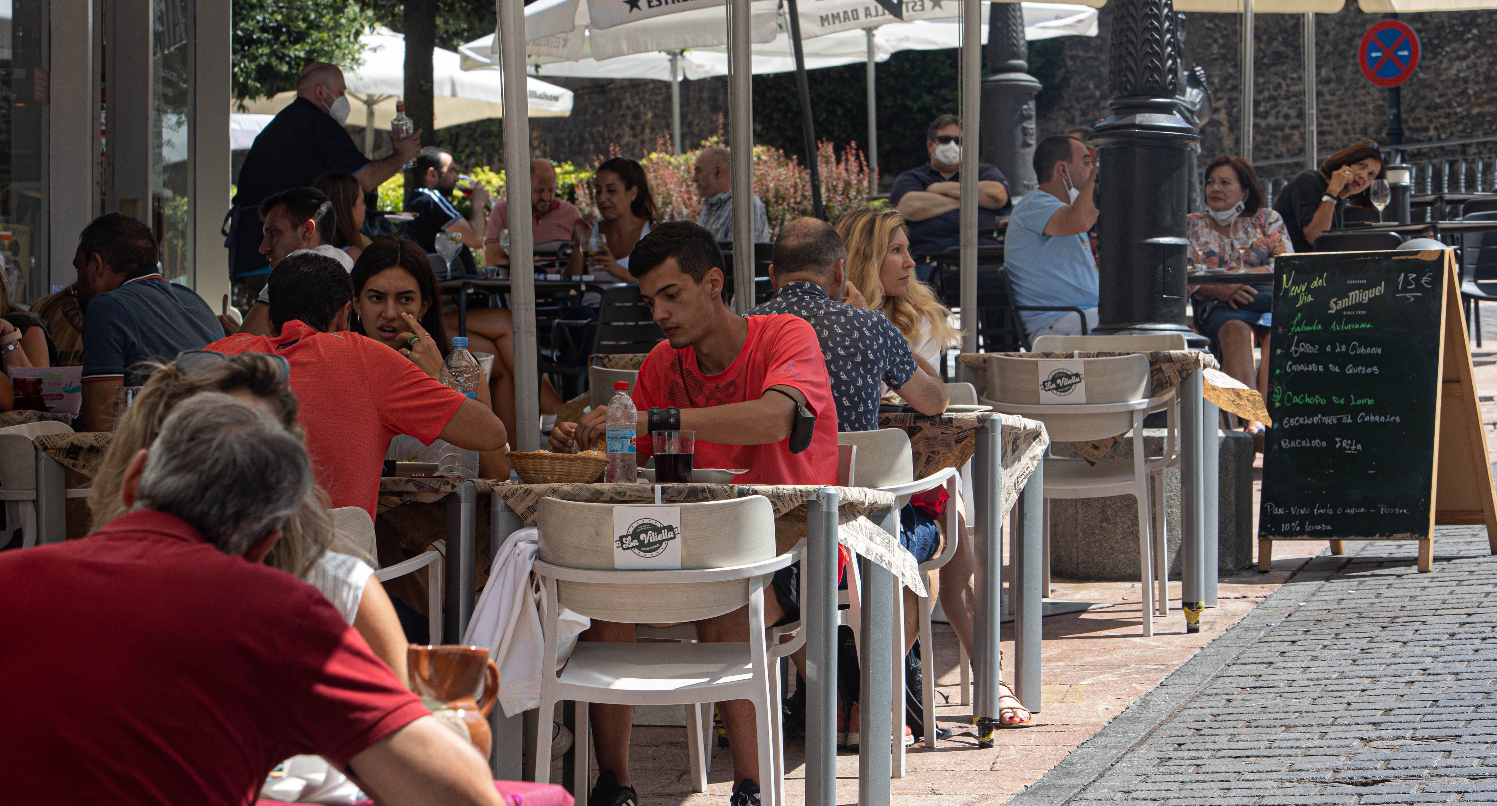 El sector turístico cuelga el cartel de completo en casi 95.000 plazas y con tarifas de hasta 370 euros por día en las escasas opciones de alojamiento. 