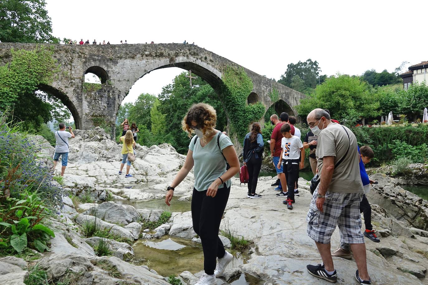 El sector turístico cuelga el cartel de completo en casi 95.000 plazas y con tarifas de hasta 370 euros por día en las escasas opciones de alojamiento. 