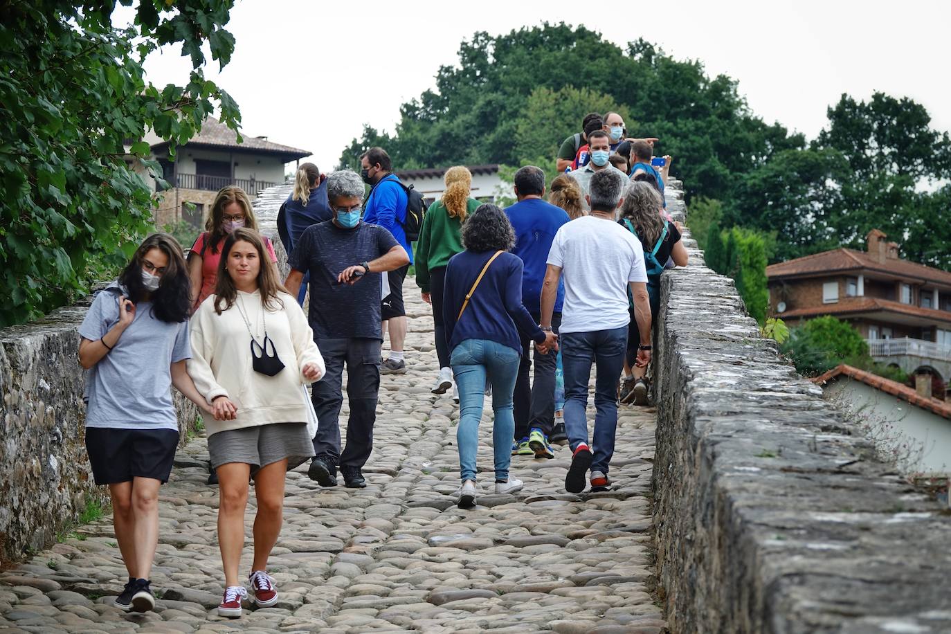 El sector turístico cuelga el cartel de completo en casi 95.000 plazas y con tarifas de hasta 370 euros por día en las escasas opciones de alojamiento. 