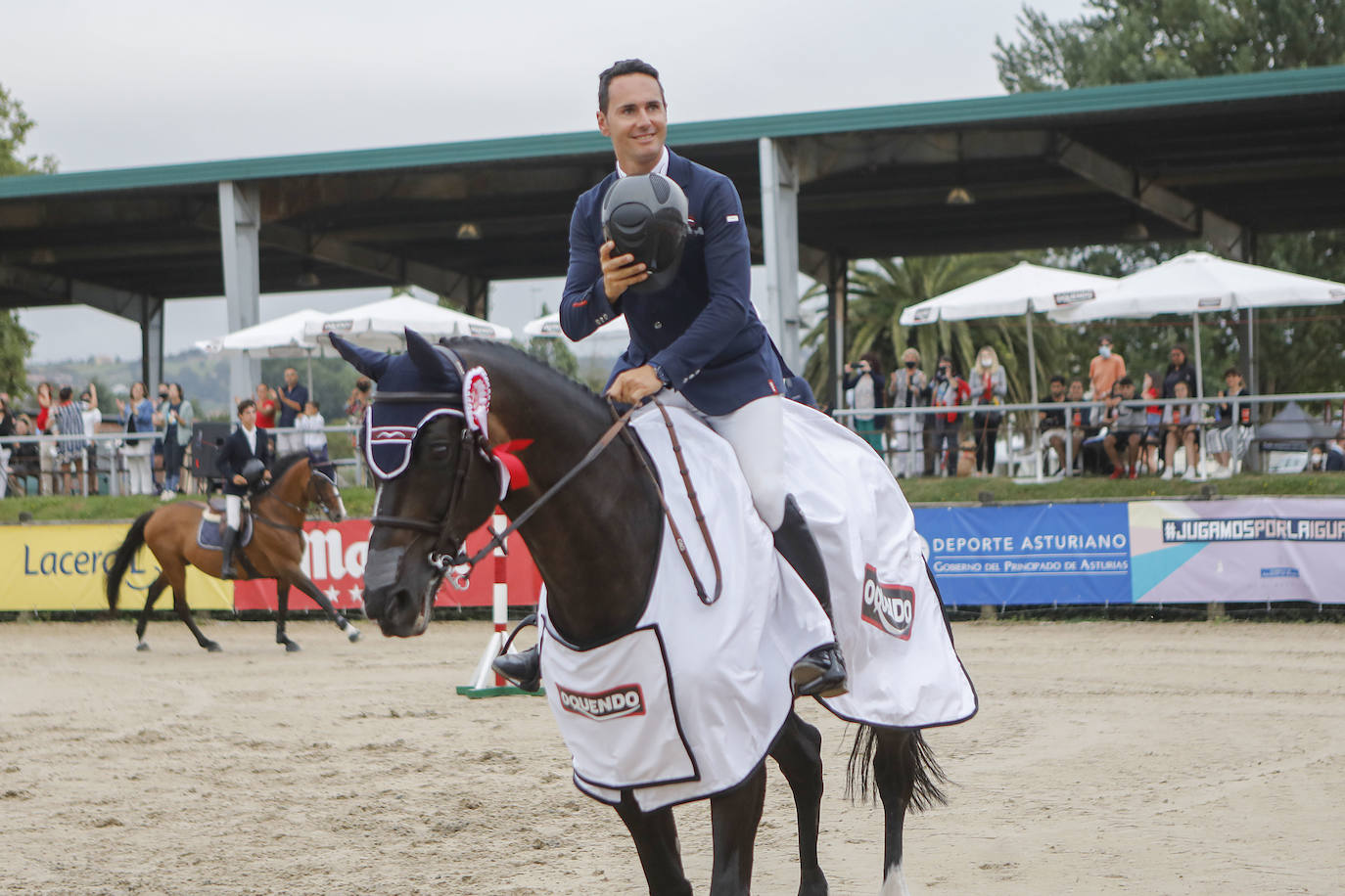 El vitoriano continúa intratable con los triunfos en la prueba grande y en la mediana. Iván Serrano venció en caballos jóvenes.