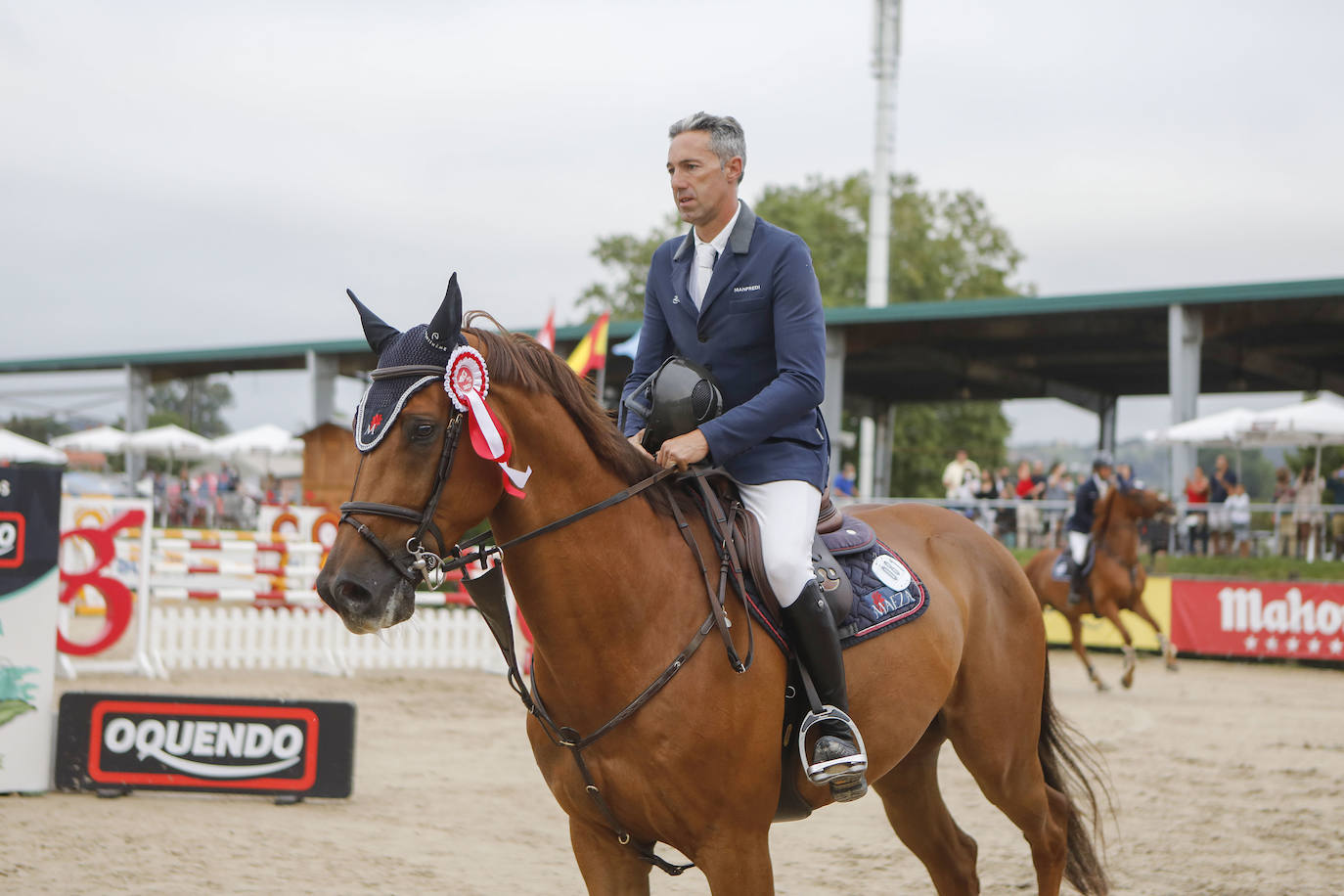 El vitoriano continúa intratable con los triunfos en la prueba grande y en la mediana. Iván Serrano venció en caballos jóvenes.