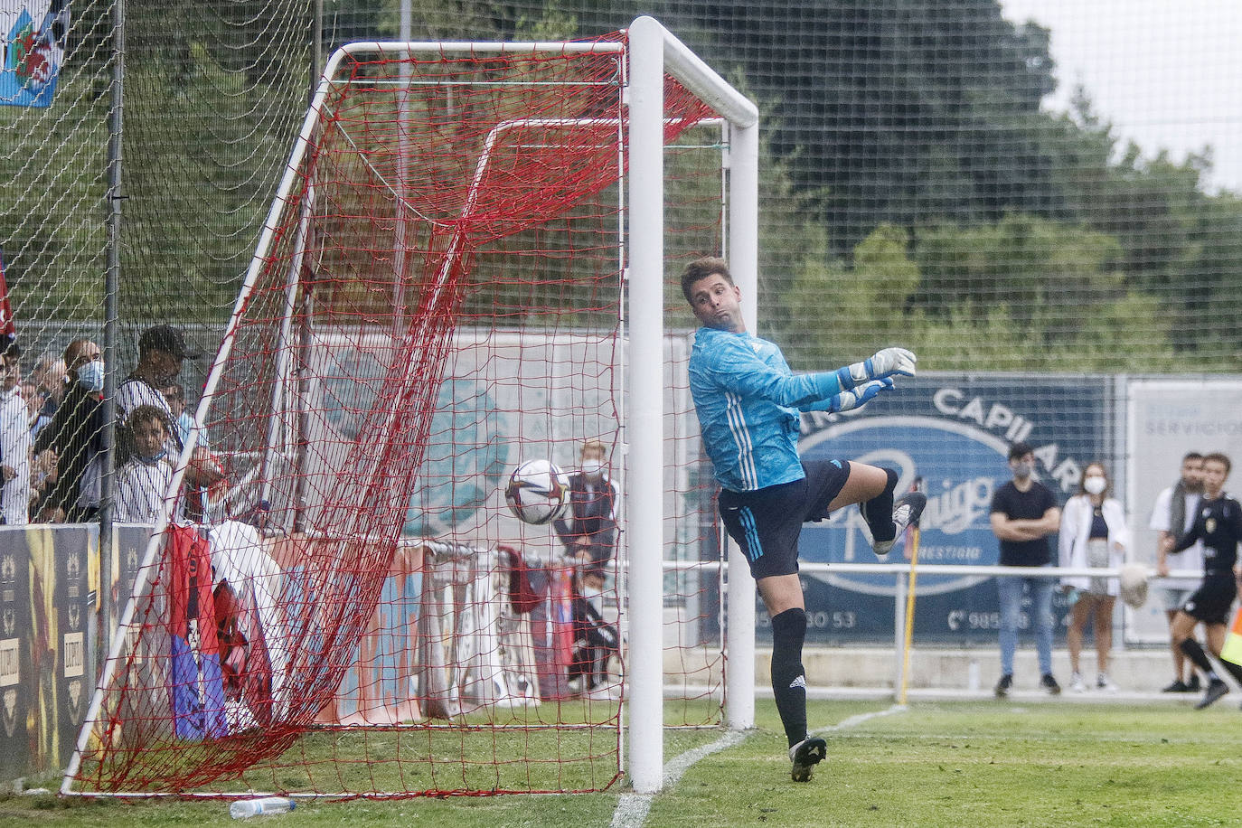 El conjunto gijonés se impuso al Gijón Industrial en la tanda de penalties tras ganar por 5-3 en la pena máxima un encuentro que concluyó en empate a uno.