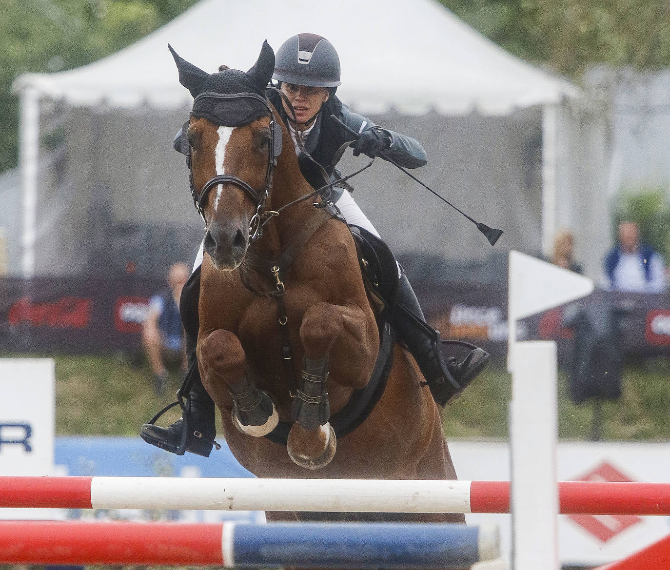 La joven amazona Ibone Ibáñez se impuso en el desempate del Pequeño Gran Premio con 'Ambre Des Veys'
