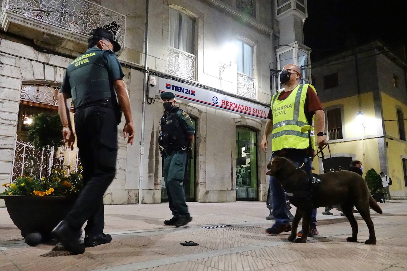 Fotos: Así opera la Guardia Civil contra los botellones en Asturias