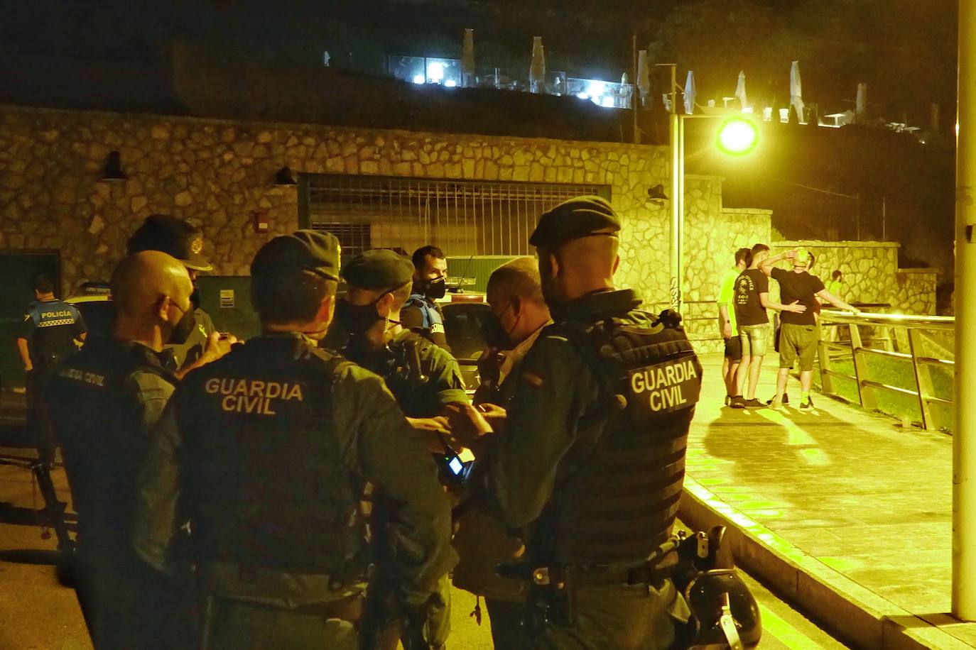 Fotos: Así opera la Guardia Civil contra los botellones en Asturias