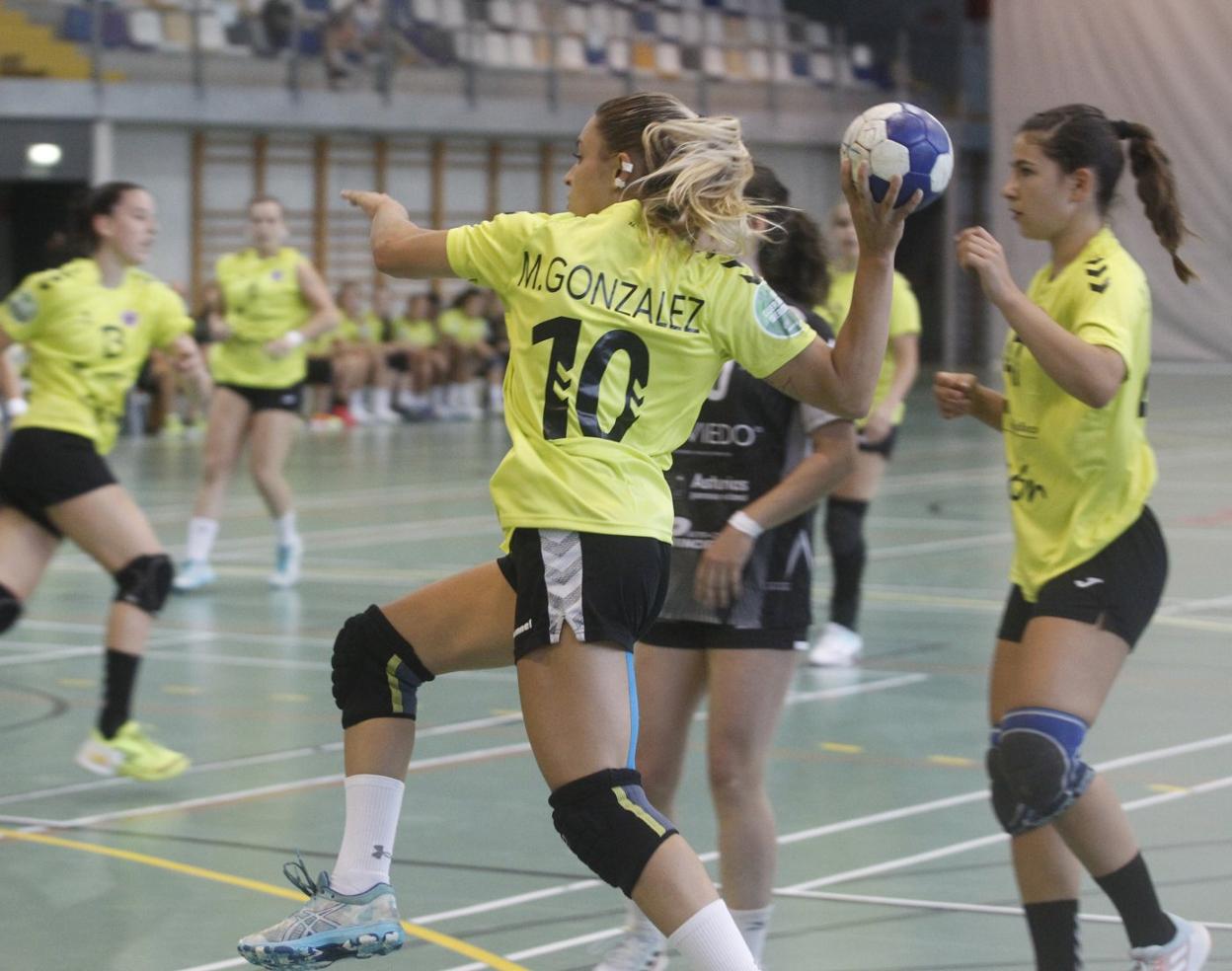 María González anotó dos goles ante el Oviedo. 