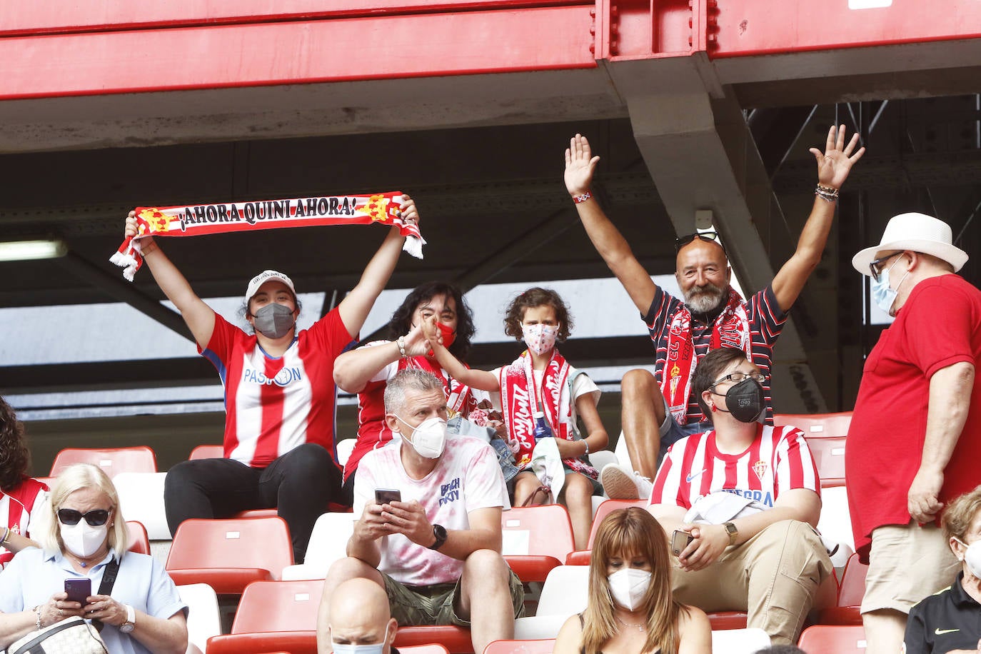 Fotos: Así fue la vuelta de la afición a El Molinón