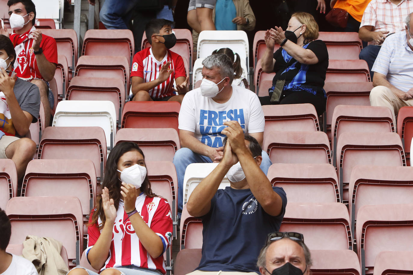 Fotos: Así fue la vuelta de la afición a El Molinón