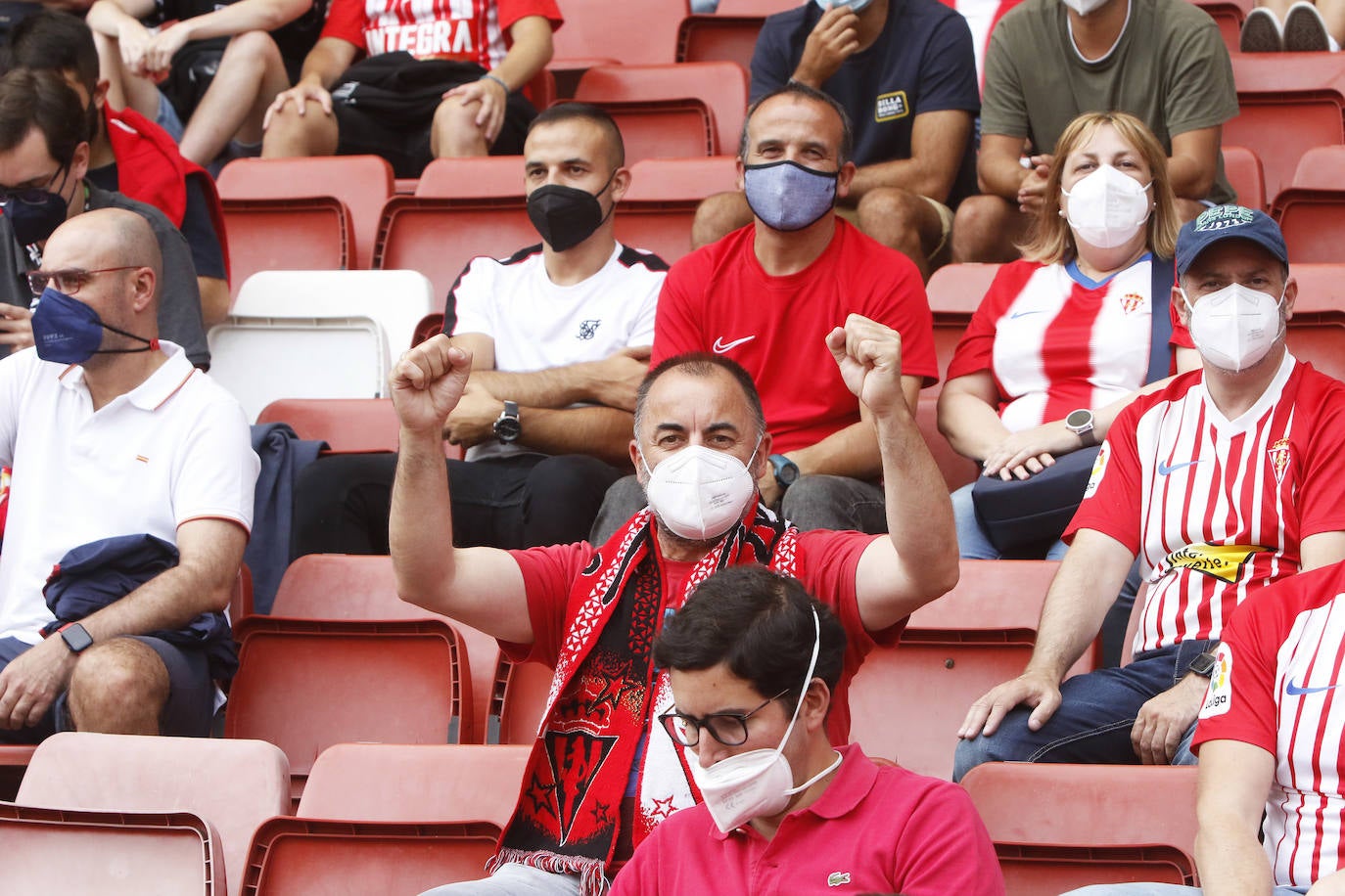 Fotos: Así fue la vuelta de la afición a El Molinón