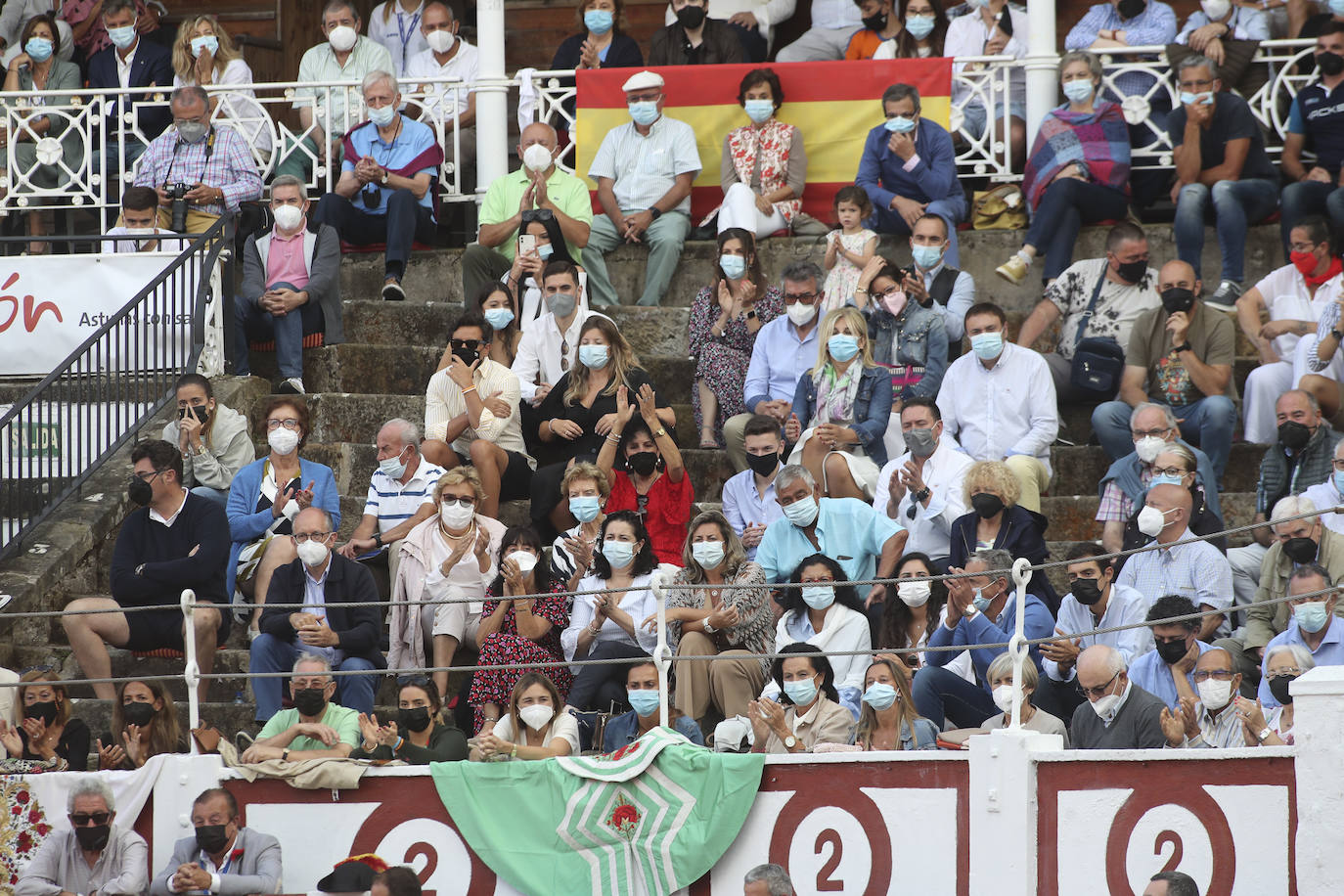 El último día de la feria taurina gijonesa dejó dos orejas para el Juli en un quinto de altura y otras dos para Daniel Luque, una en cada toro