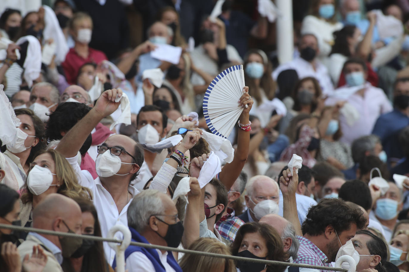 El último día de la feria taurina gijonesa dejó dos orejas para el Juli en un quinto de altura y otras dos para Daniel Luque, una en cada toro