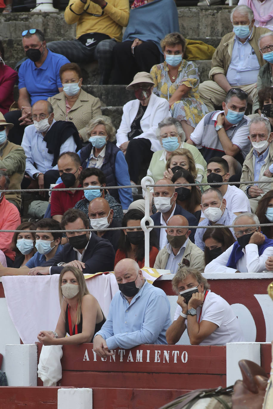 El último día de la feria taurina gijonesa dejó dos orejas para el Juli en un quinto de altura y otras dos para Daniel Luque, una en cada toro