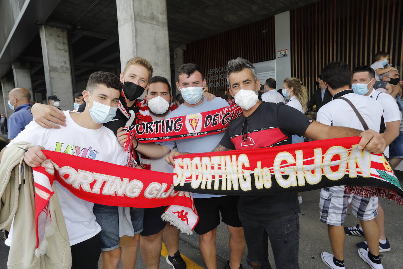 Fotos: Así fue la vuelta de la afición a El Molinón