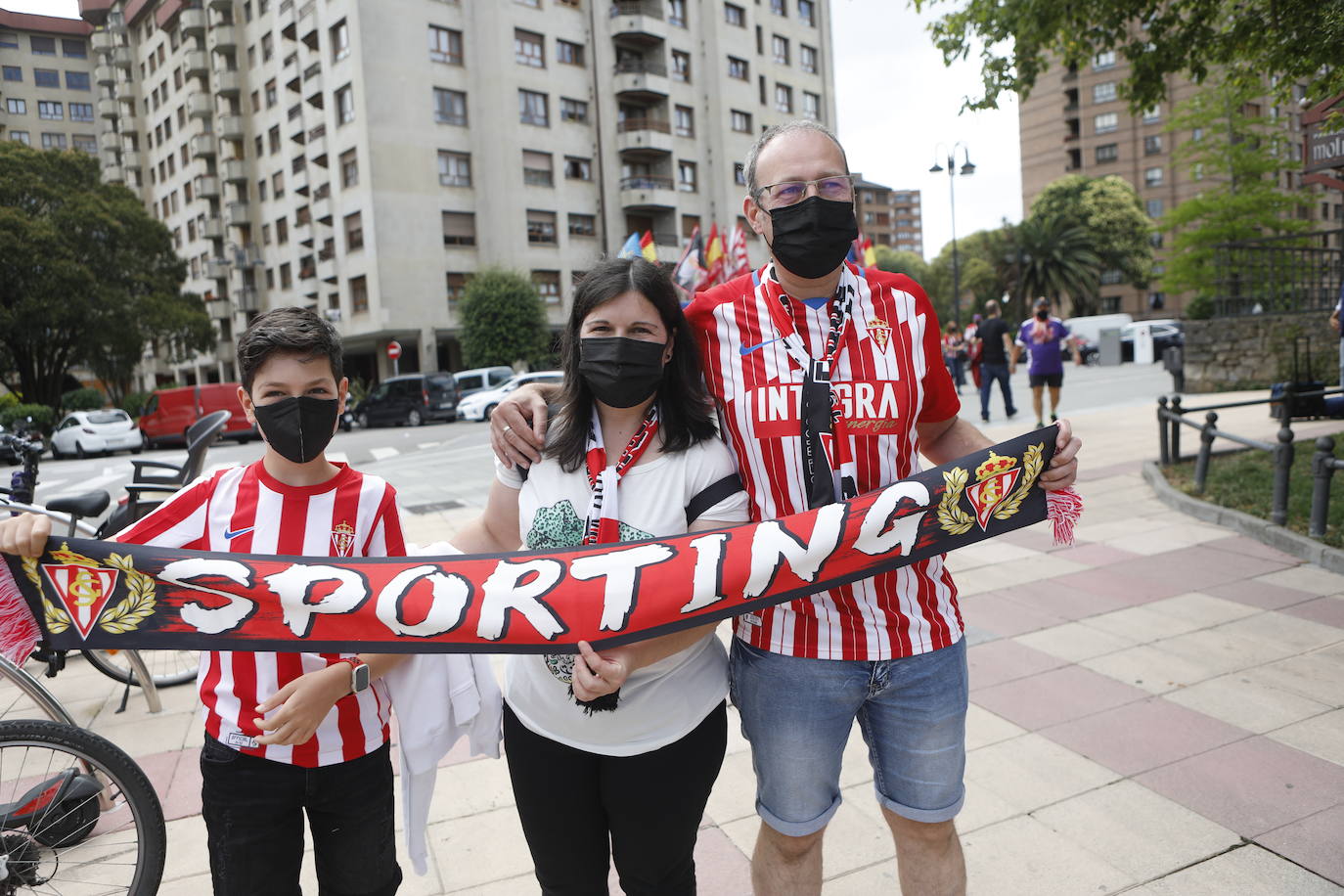 Fotos: Así fue la vuelta de la afición a El Molinón