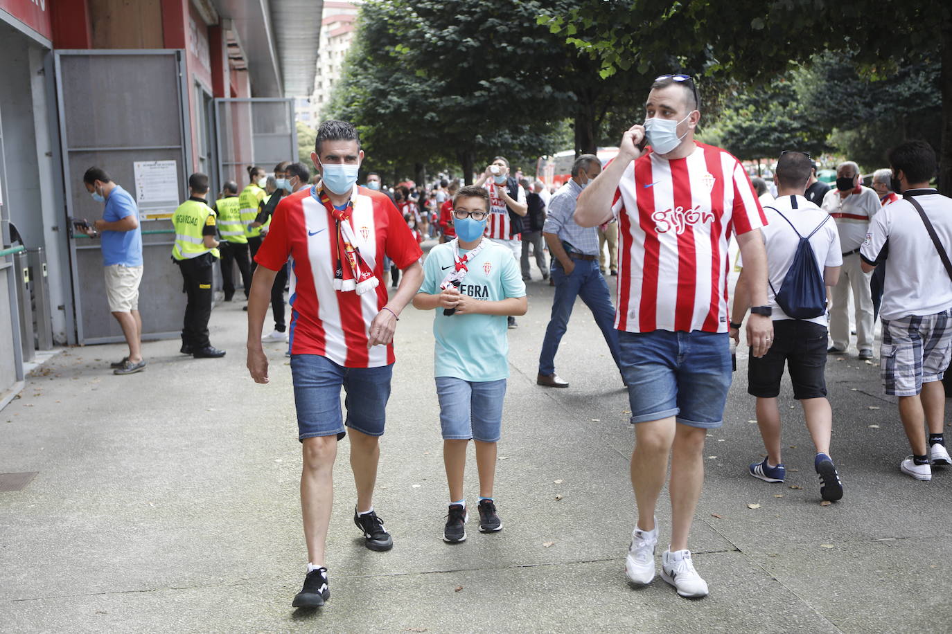 Fotos: Así fue la vuelta de la afición a El Molinón