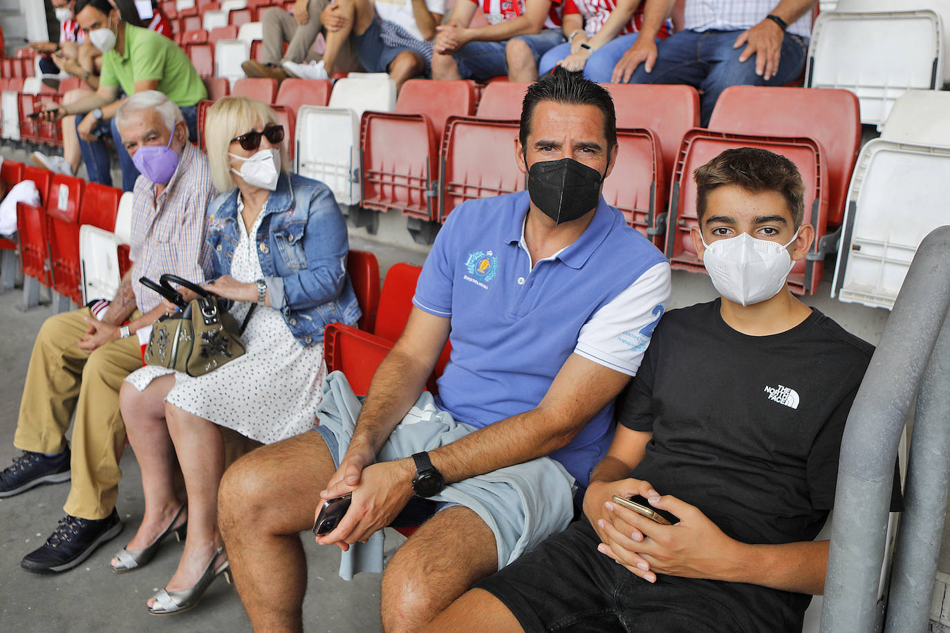 Fotos: Así fue la vuelta de la afición a El Molinón