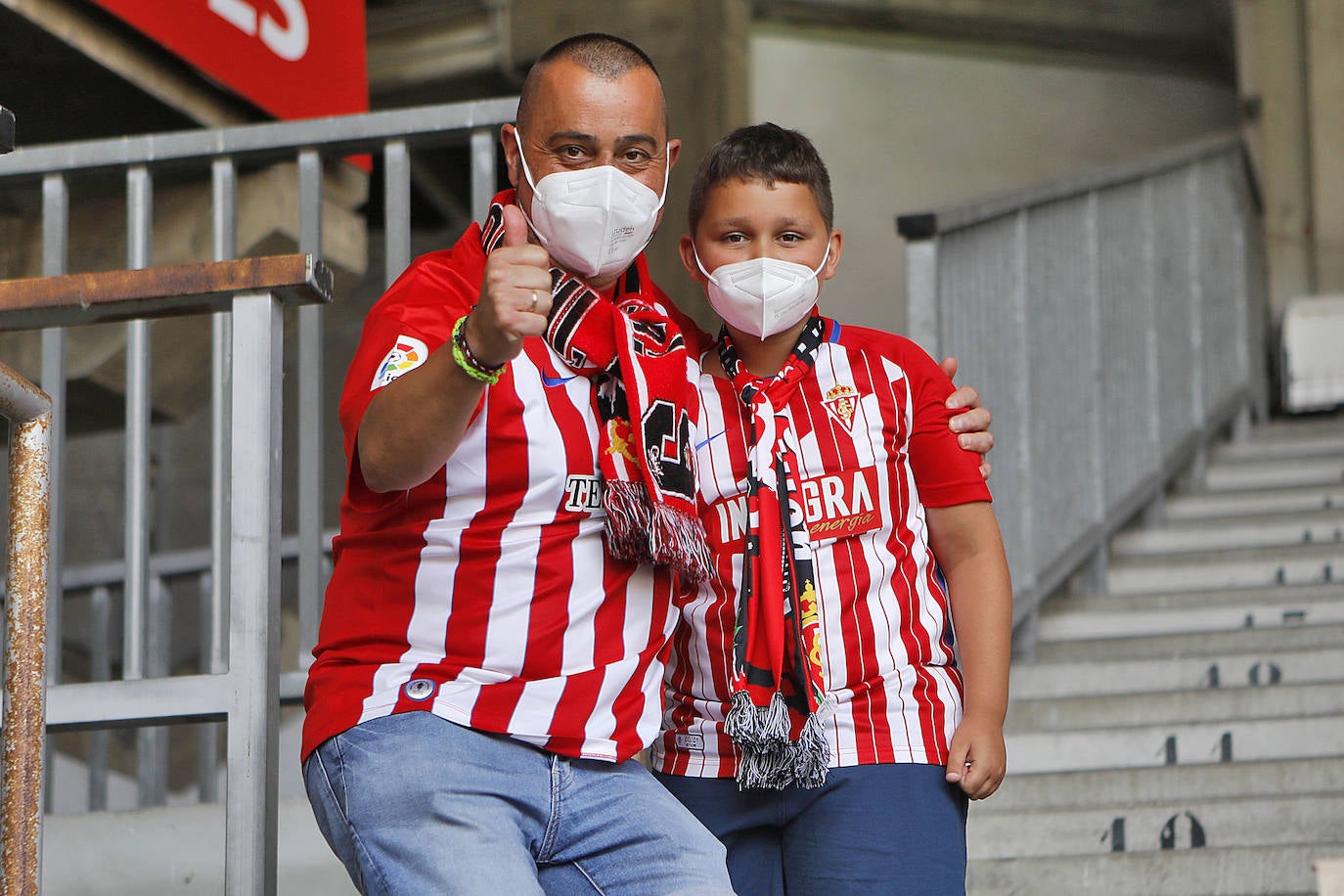 Fotos: Así fue la vuelta de la afición a El Molinón