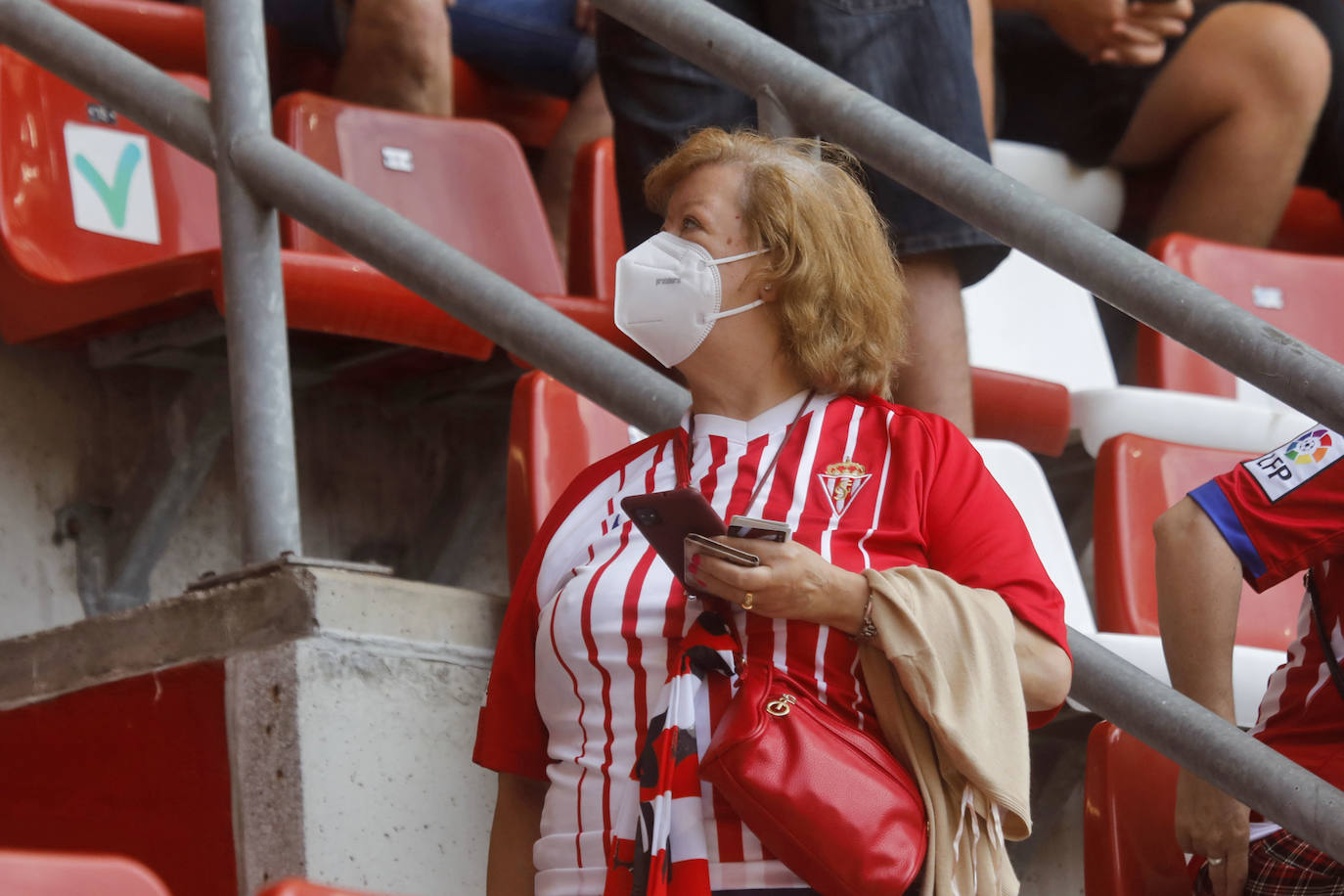 Fotos: Así fue la vuelta de la afición a El Molinón