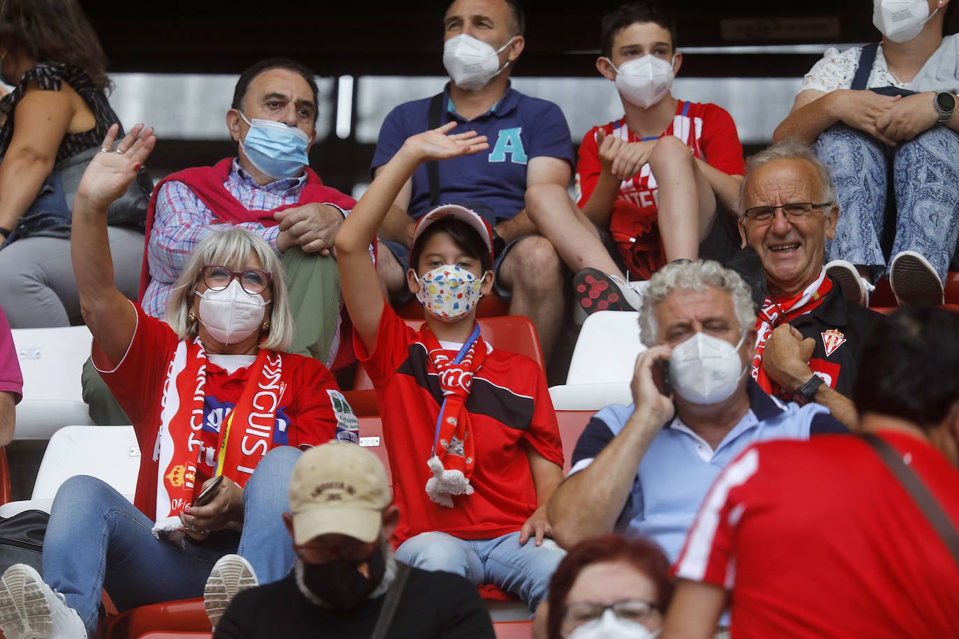 Fotos: Así fue la vuelta de la afición a El Molinón