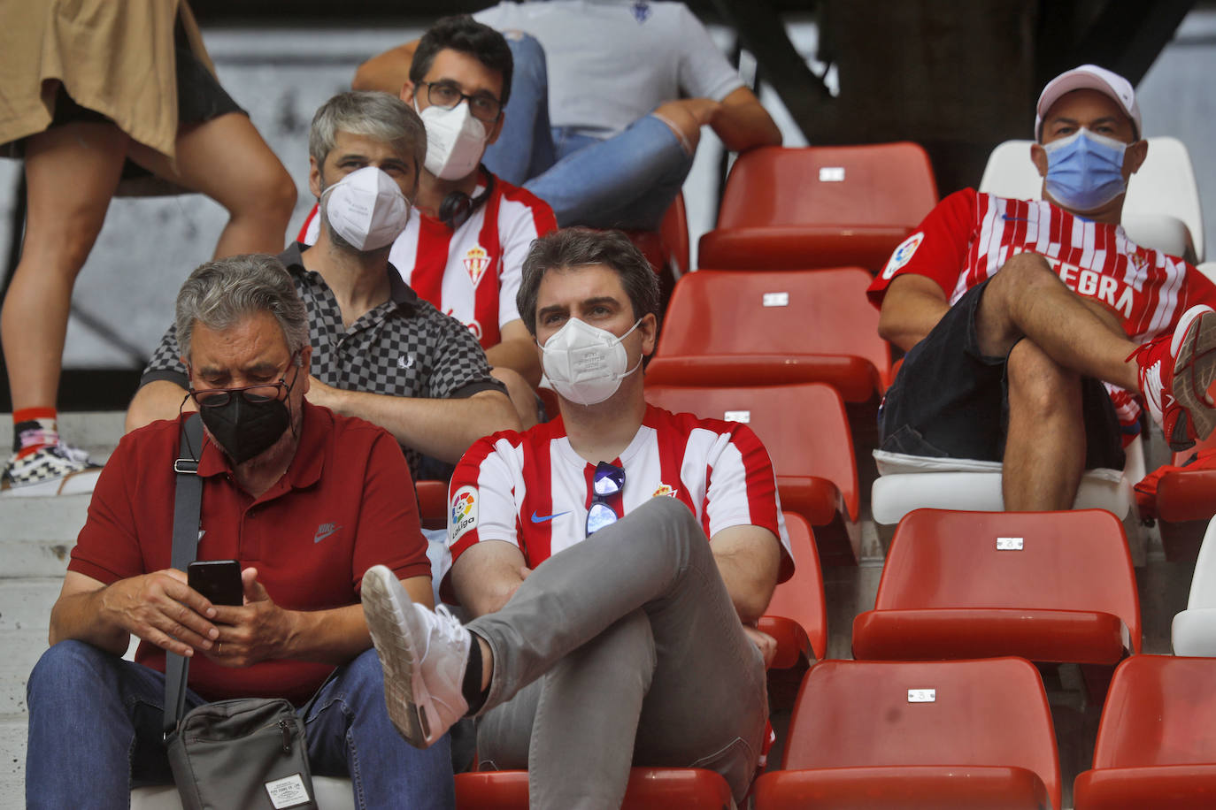 Fotos: Así fue la vuelta de la afición a El Molinón